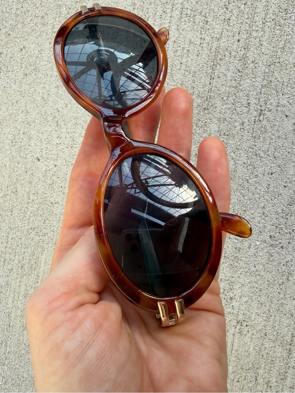 Vintage Oval Tortoise Shell Style Sunglasses Brown Oval Frames Dark Lenses Retro